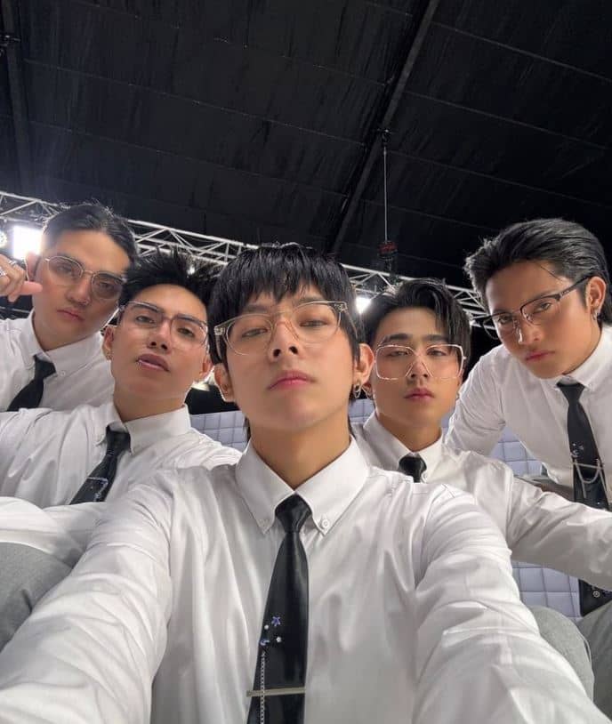 P-POP group SB19